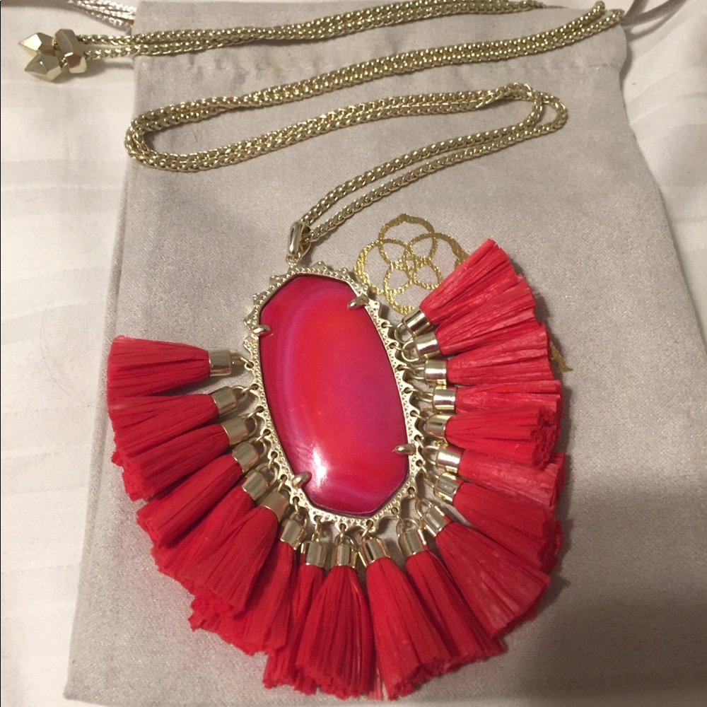 Kendra Scott “Betsy” necklace